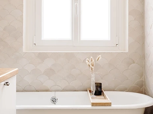 Pared de baño de Azulejos de Zellige color blanco